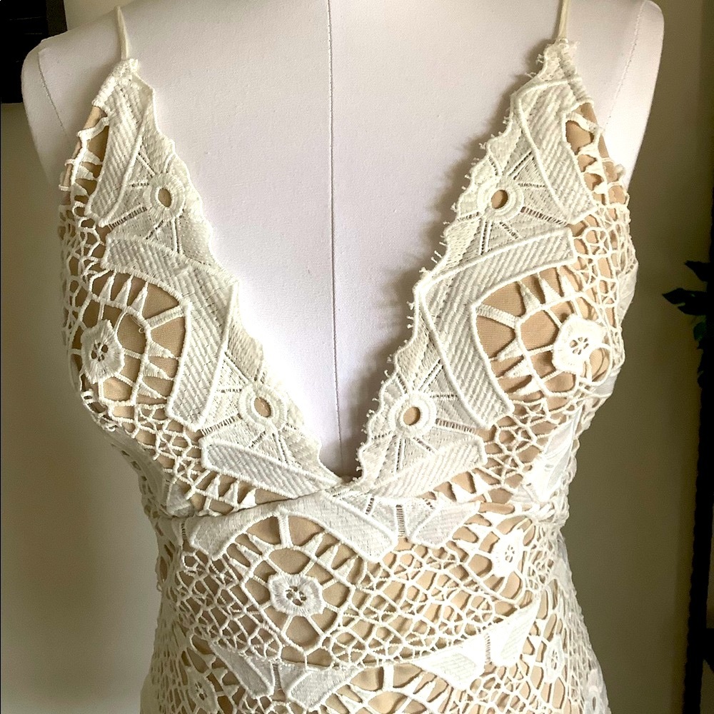Beautiful White Crochet Lace Dress - Picture 2 of 15
